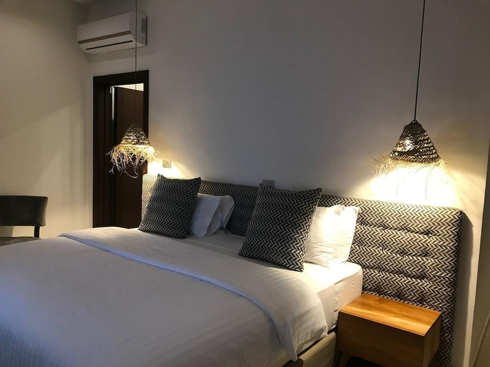 Hotel Maison Rouge Котону Экстерьер фото