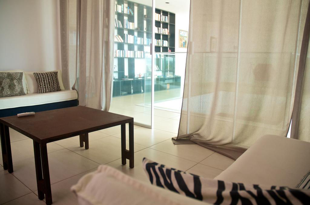 Hotel Maison Rouge Котону Экстерьер фото