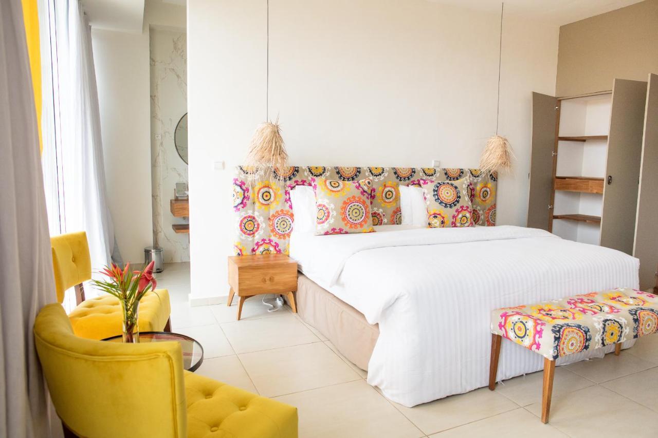 Hotel Maison Rouge Котону Экстерьер фото