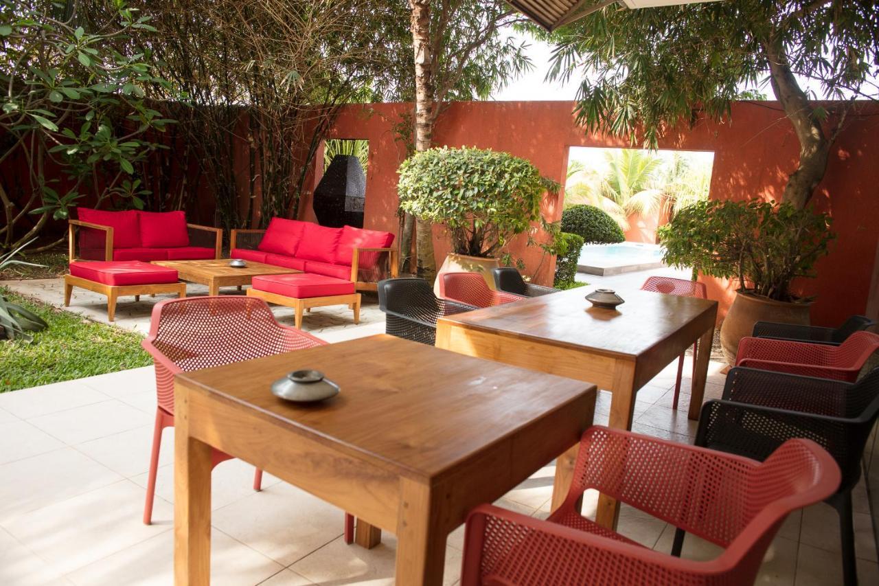 Hotel Maison Rouge Котону Экстерьер фото