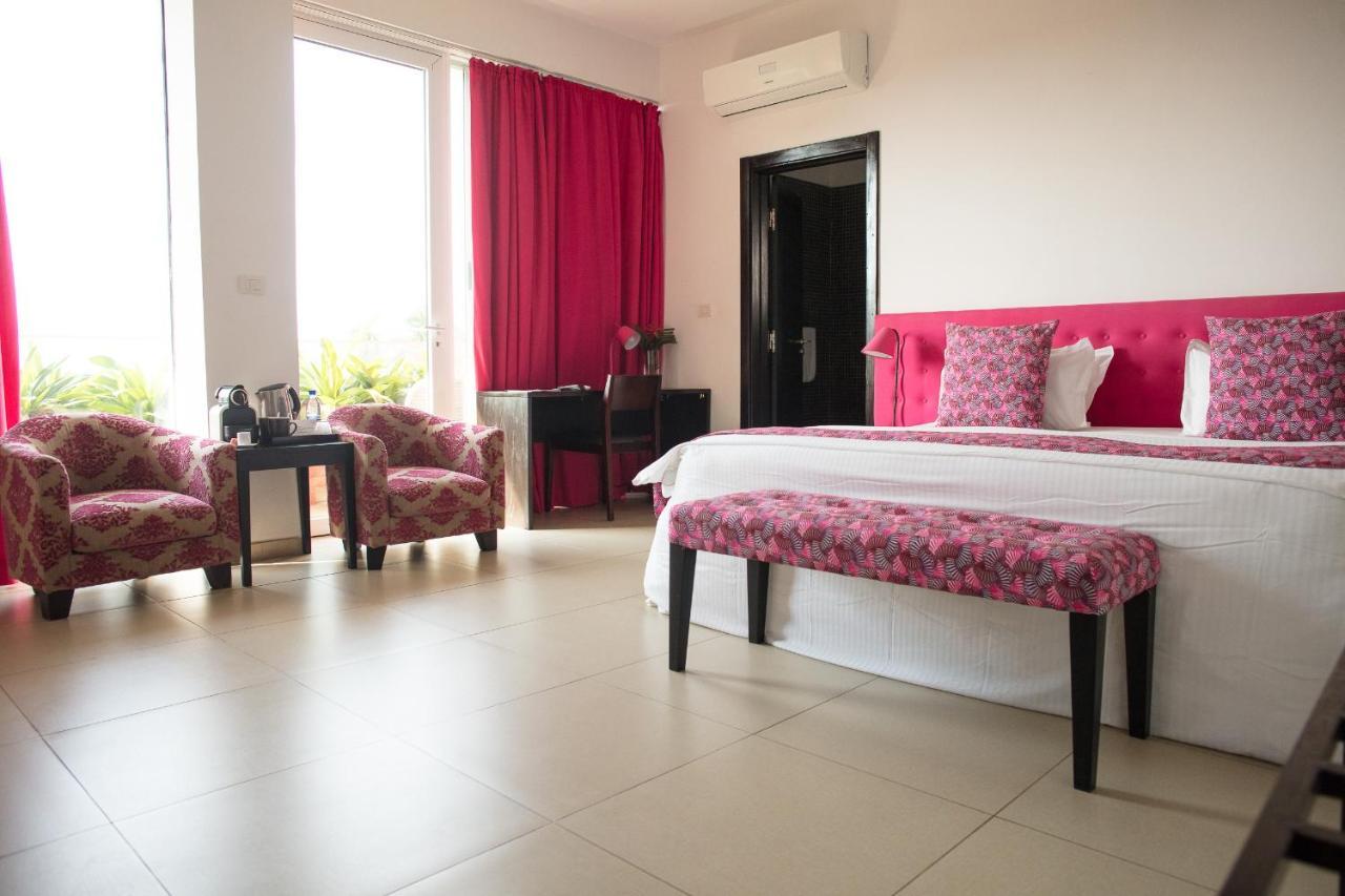 Hotel Maison Rouge Котону Экстерьер фото